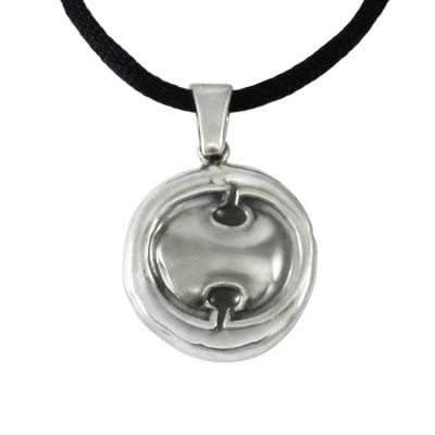 Aspis, Pendant, inspired by the ancient coin of Thebes, depicting a shield (aspis) in silver 999°.